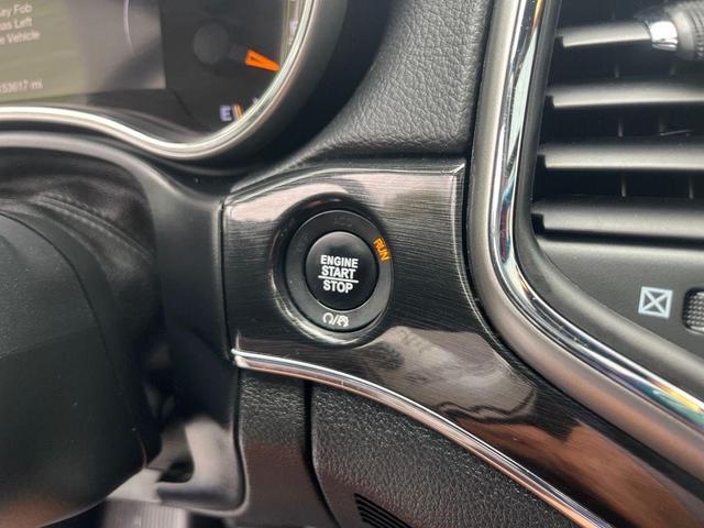 Photo of 2017 Bright White Clearcoat Jeep Grand Cherokee