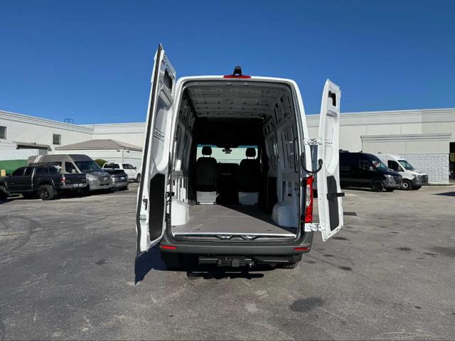 Photo of 2025 Arctic White Mercedes-Benz Sprinter 2500