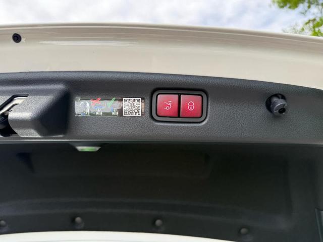 Photo of 2025 Polar White Mercedes-Benz C-Class