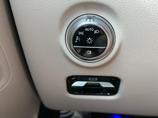 Photo of 2025 Polar White Mercedes-Benz C-Class