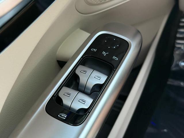 Photo of 2025 Polar White Mercedes-Benz C-Class