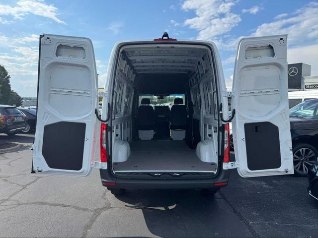 Photo of 2025 Arctic White Mercedes-Benz Sprinter 2500