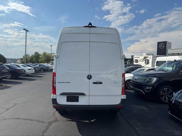 Photo of 2025 Arctic White Mercedes-Benz Sprinter 2500