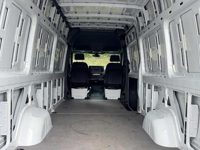 Photo of 2023 Arctic White Mercedes-Benz Sprinter 2500