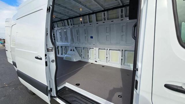 Photo of 2024 Arctic White Mercedes-Benz Sprinter 3500