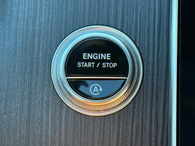 Photo of 2025 Polar White Mercedes-Benz C-Class