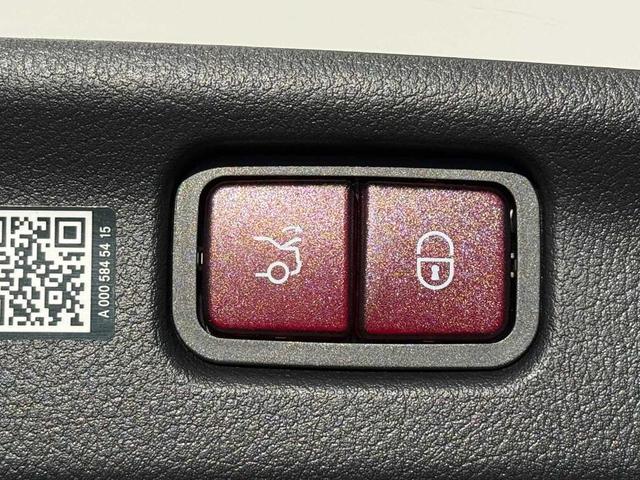 Photo of 2025 Polar White Mercedes-Benz C-Class