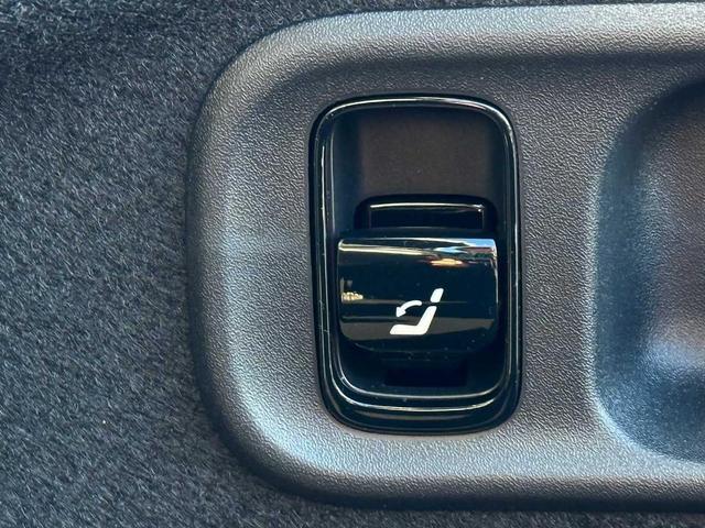 Photo of 2025 Polar White Mercedes-Benz C-Class