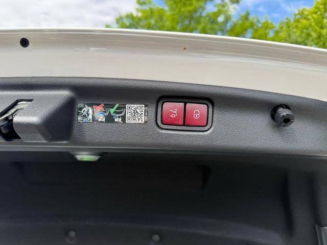 Photo of 2025 Polar White Mercedes-Benz C-Class