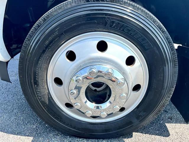Photo of 2019 White Platinum Metallic Tri-Coat Ford F-450