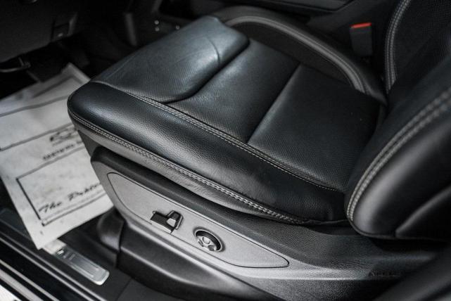 Photo of 2021 Diamond Black Crystal Pearlcoat RAM 1500