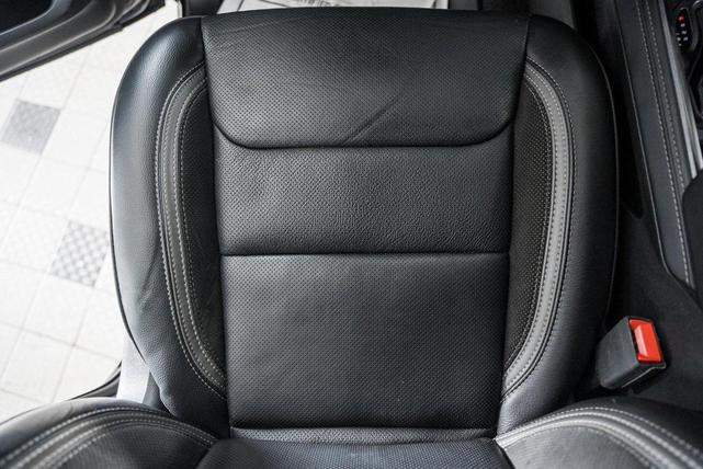 Photo of 2021 Diamond Black Crystal Pearlcoat RAM 1500