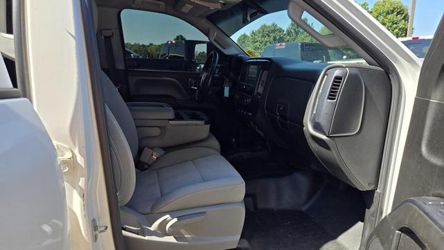 Photo of 2019 Summit White GMC Sierra 2500