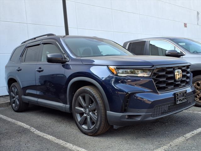 Photo of 2024 Obsidian Blue Pearl Honda Pilot