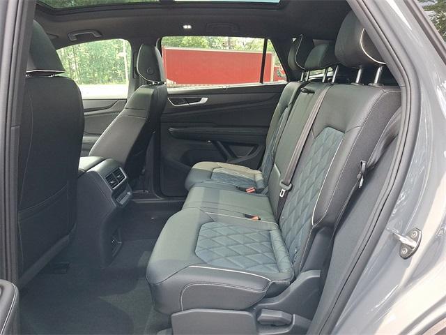 Photo of 2025 Pure Gray Volkswagen Atlas Cross Sport