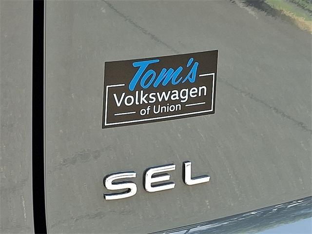 Photo of 2025 Pure Gray Volkswagen Atlas Cross Sport