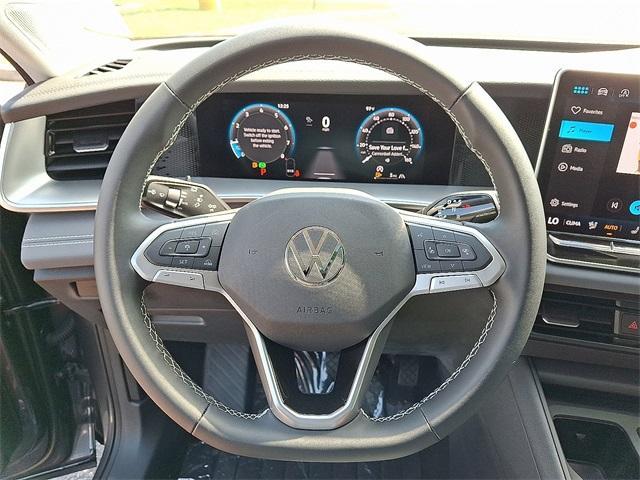 Photo of 2025 Platinum Gray Metallic Volkswagen Tiguan