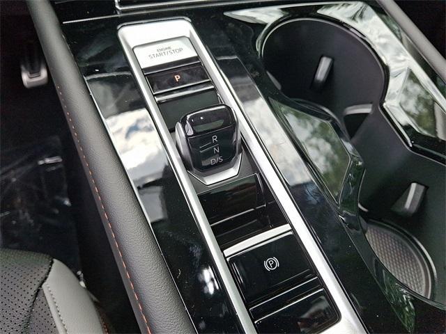 Photo of 2025 Pure Gray Volkswagen Atlas