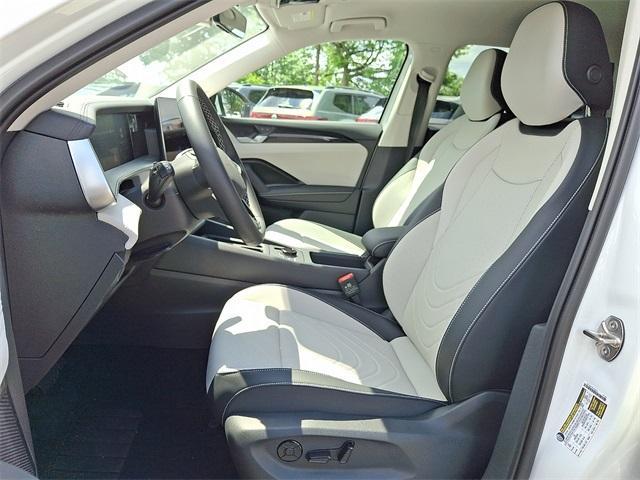 Photo of 2025 Pure White Volkswagen Tiguan