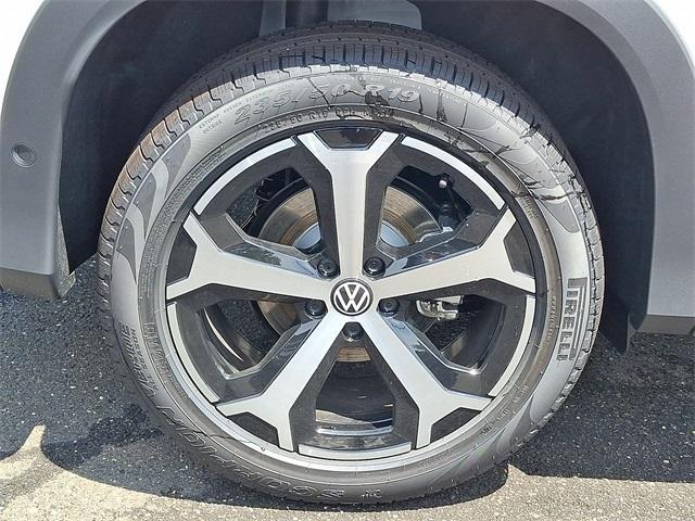 Photo of 2025 Pure White Volkswagen Tiguan