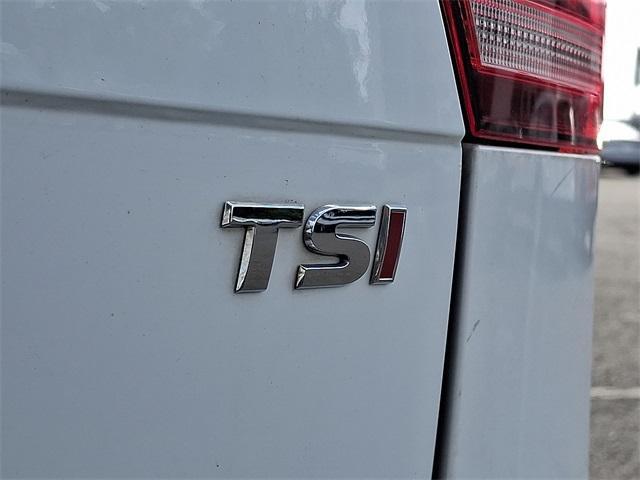 Photo of 2018 Pure White Volkswagen Tiguan