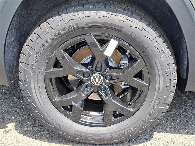 Photo of 2025 Avocado Green Pearl Volkswagen Atlas