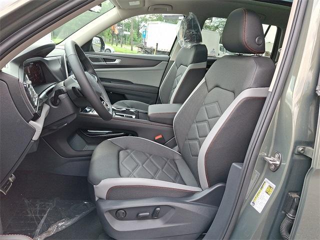 Photo of 2025 Avocado Green Pearl Volkswagen Atlas