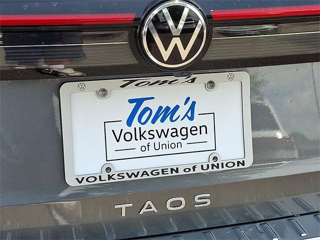 Photo of 2025 Platinum Gray Metallic Volkswagen Taos