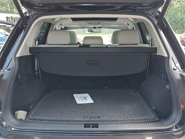 Photo of 2019 Deep Black Pearl Effect Volkswagen Tiguan
