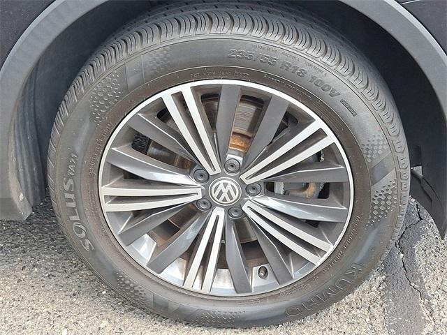 Photo of 2019 Deep Black Pearl Effect Volkswagen Tiguan