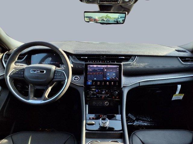 Photo of 2025 Diamond Black Jeep Grand Cherokee L