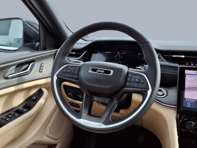 Photo of 2025 Bright White Clearcoat Jeep Grand Cherokee L
