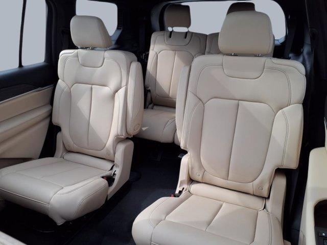 Photo of 2025 Bright White Clearcoat Jeep Grand Cherokee L