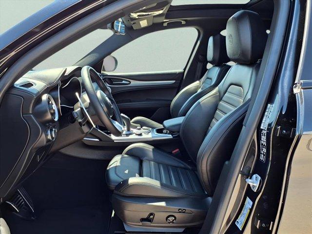 Photo of 2023 Vulcano Black Metallic Alfa Romeo Stelvio