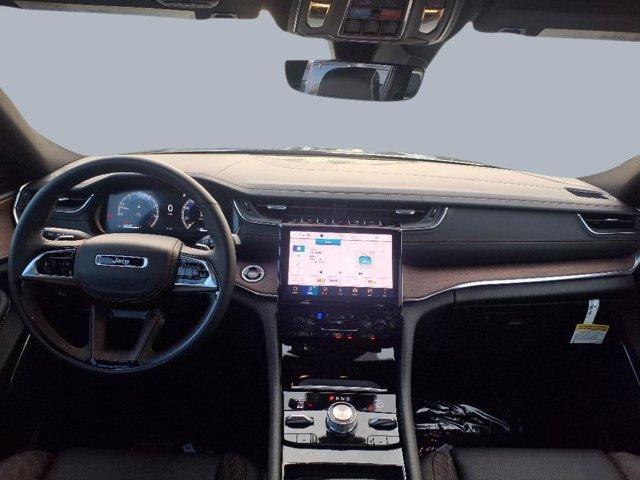 Photo of 2025 Diamond Black Jeep Grand Cherokee L