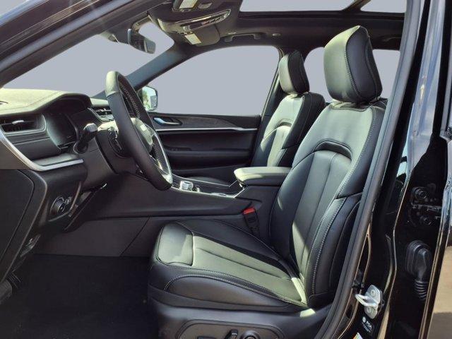 Photo of 2025 Diamond Black Jeep Grand Cherokee L