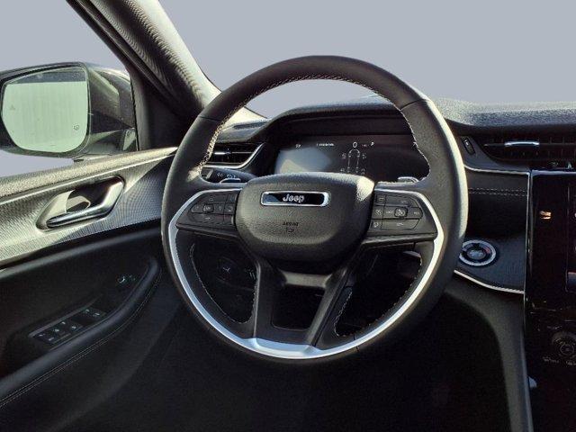 Photo of 2025 Bright White Clearcoat Jeep Grand Cherokee L