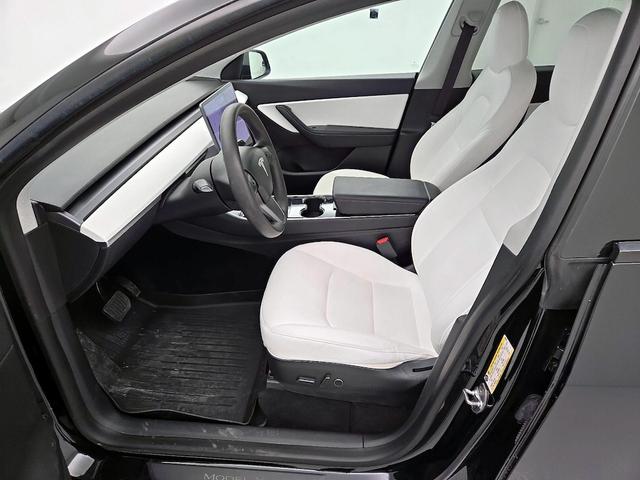 Photo of 2021 Gray Tesla Model Y