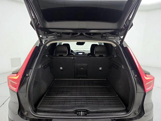 Photo of 2022 Black Volvo XC40