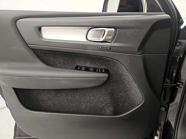 Photo of 2022 Black Volvo XC40