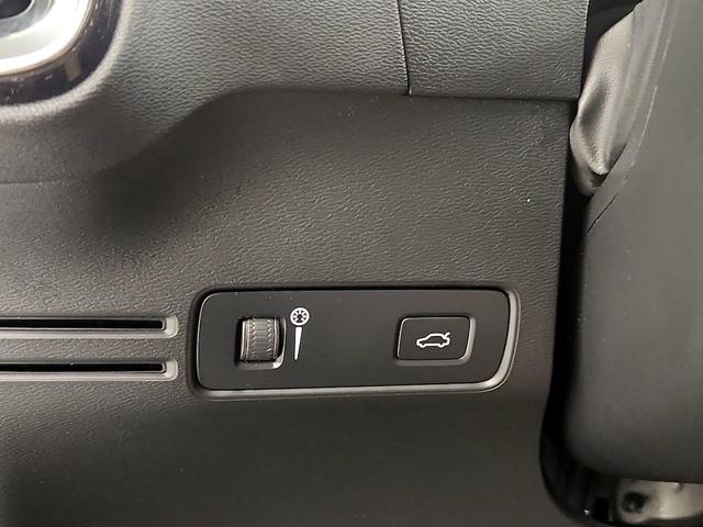 Photo of 2022 Black Volvo XC40