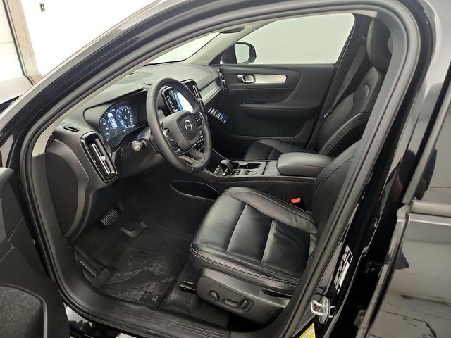 Photo of 2022 Black Volvo XC40