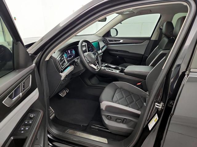 Photo of 2024 Black Volkswagen Atlas