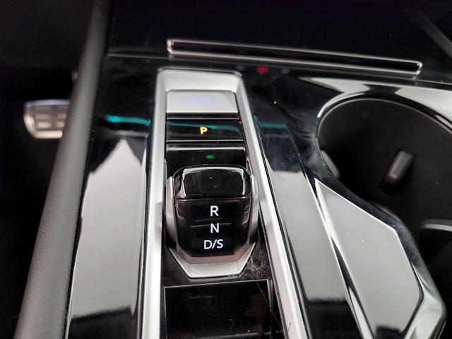 Photo of 2024 Black Volkswagen Atlas