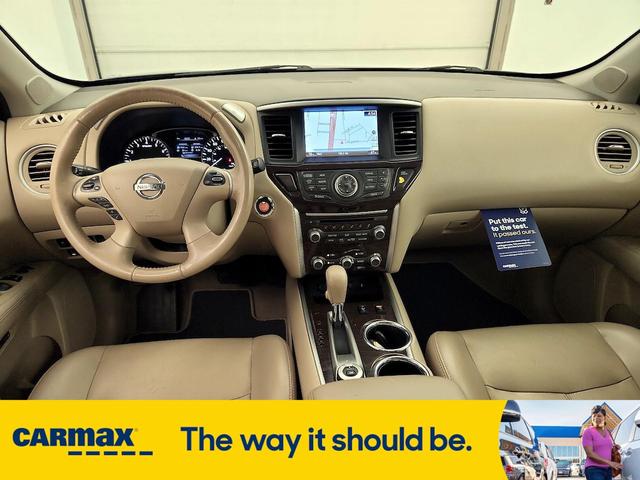 Photo of 2015 Gray Nissan Pathfinder