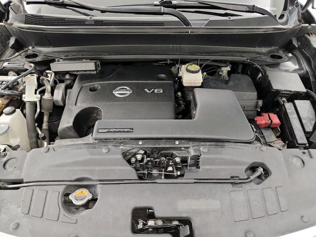 Photo of 2015 Gray Nissan Pathfinder