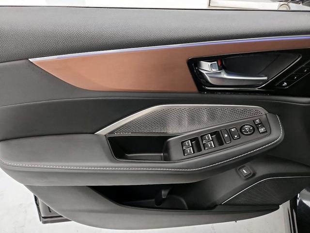 Photo of 2022 Black Acura MDX