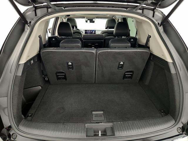 Photo of 2022 Black Acura MDX