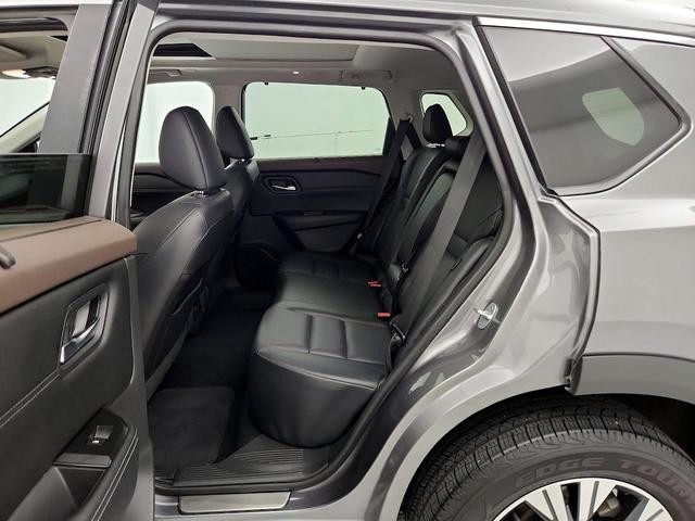 Photo of 2022 Gray Nissan Rogue