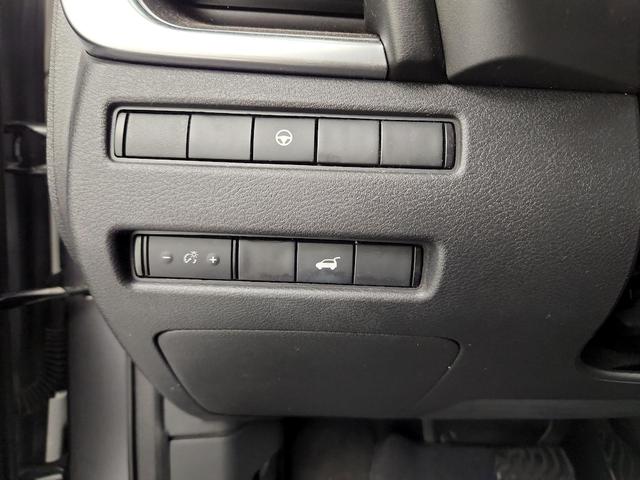 Photo of 2022 Gray Nissan Rogue
